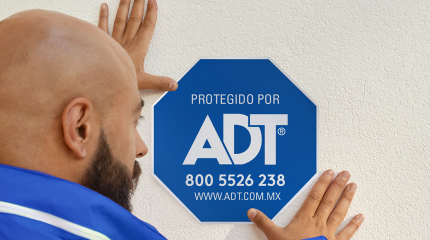 Placa ADT Tecnico ADT con placa